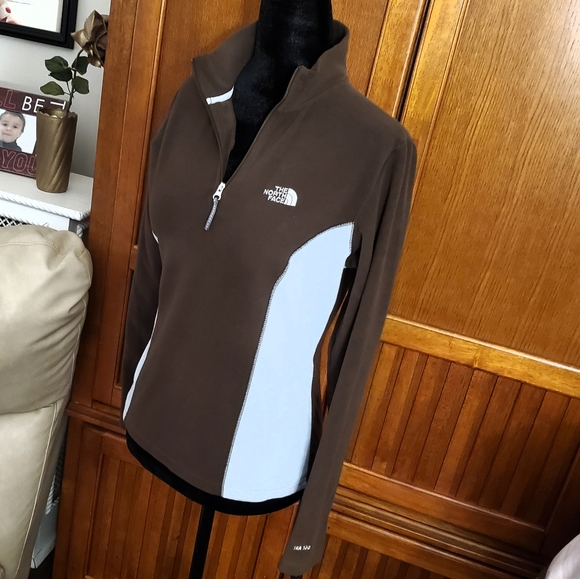 💙The Northface 1/4 Zip Pull over sweater. - Picture 3 of 6